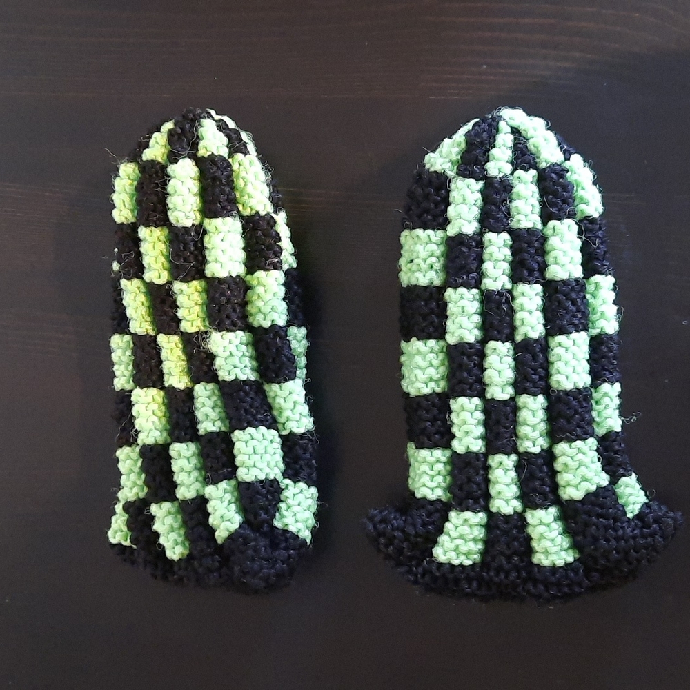 🌻 2/$30 Handmade Checkerboard Slippers